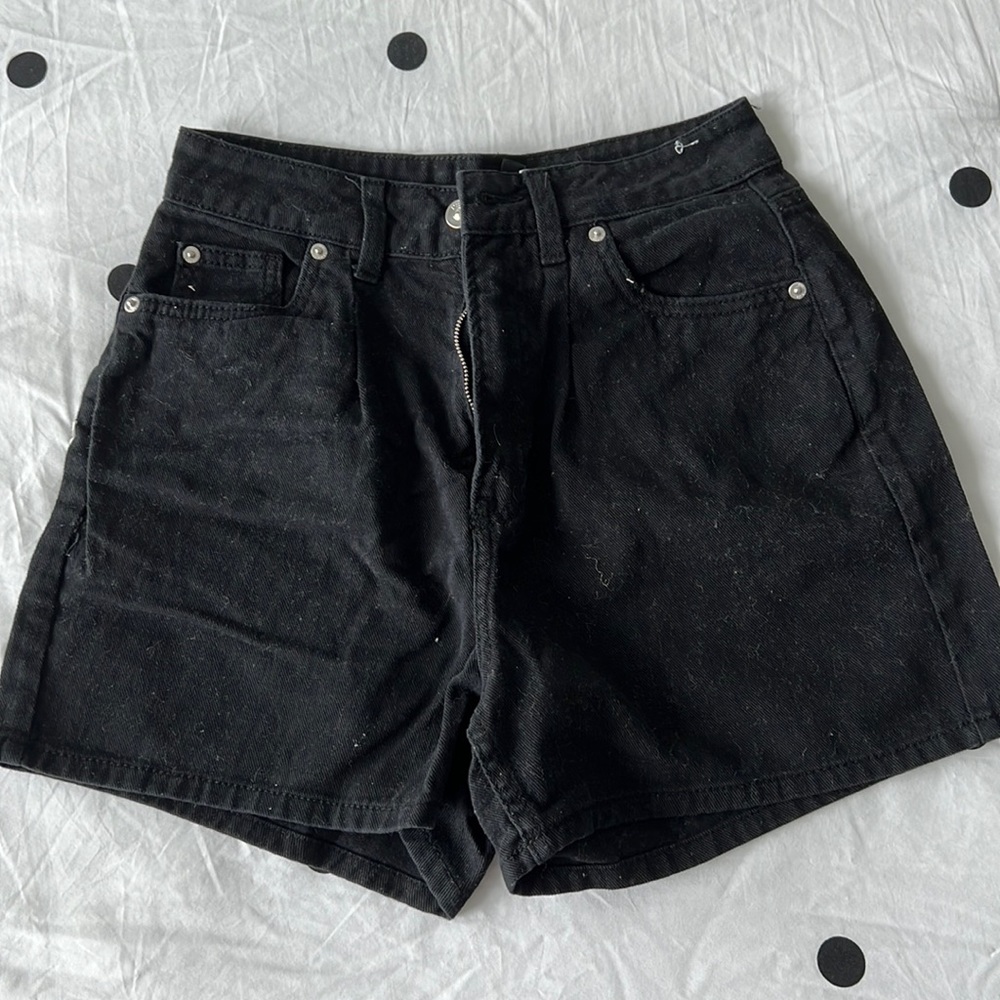 H&M black short